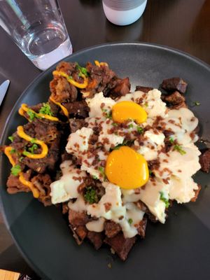 Vegan breakfast poutine / Poutine déjeuner végane   at SAUG.E cuisine végane in Sherbrooke