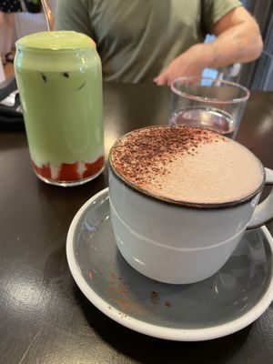 Matcha fraise and hot chocolate  at SAUG.E cuisine végane in Sherbrooke