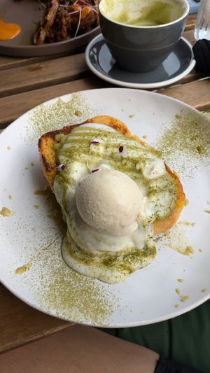 Pain doré matcha at SAUG.E cuisine végane in Sherbrooke