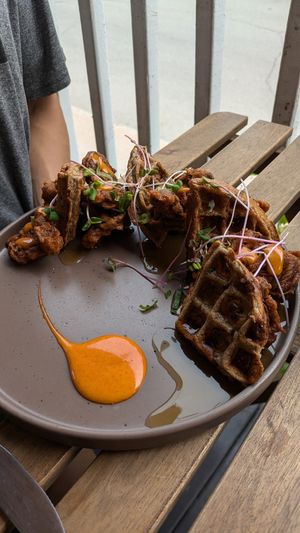 Gaufre poulet frit at SAUG.E cuisine végane in Sherbrooke