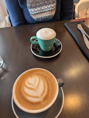 Latte et cappuccino at SAUG.E cuisine végane in Sherbrooke