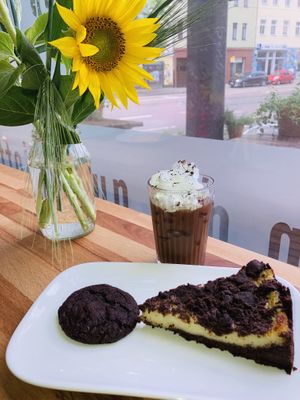 Zupfkuchen, Cookie , Iced Coffee at Cup der guten Hoffnung in Halle