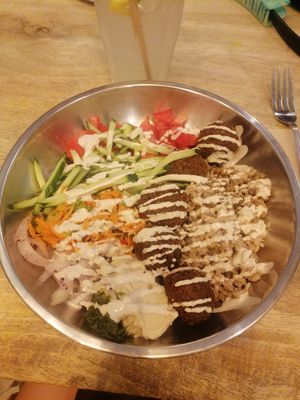 Bol de falafel y limonada at Falafeleria - Lavapiés in Madrid