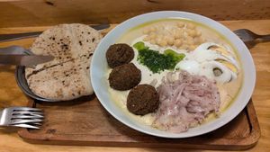 hummus completo (hueco opcional) y pita riquísima at Falafeleria - Lavapiés in Madrid