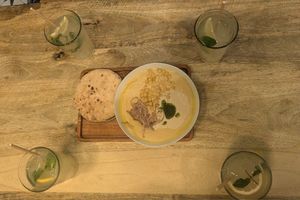 Hummus clásico y limonadas at Falafeleria - Lavapiés in Madrid