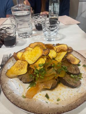 Bom mas podia ter mais molho at Sabores ao Rubro in Tomar