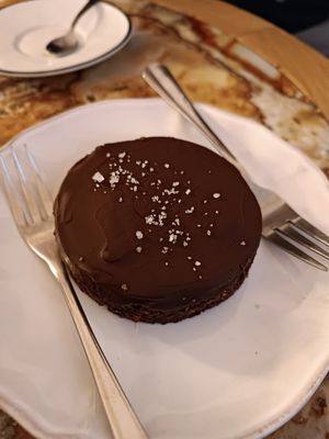 Vegan chocolate cake at Eutopia in Milan