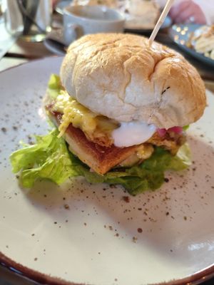 Vegan breakfast burger at Shothouse in Ostrava