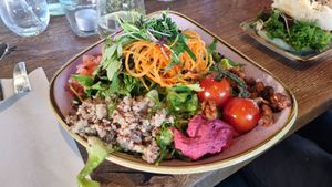 "Quinoa power bowl" (16,90€) at Flori in Eichenau