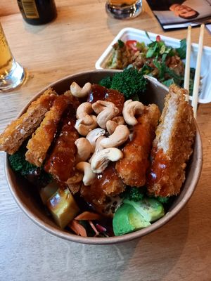 Buddha Bowl Vegan Chicken (crispy) at Mood Streetfood in Eindhoven