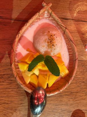 Sticky rice with mango   at Mood Streetfood in Eindhoven