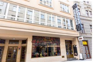  at Indian Jewel in Prague