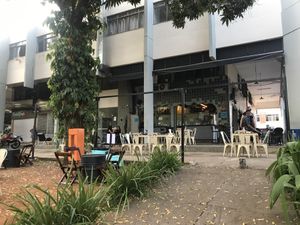Outside seating at Primo Pobre in Brasilia