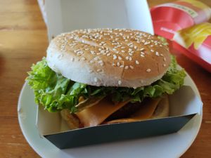 Vegan cheeseburger at Burgerme in Venlo
