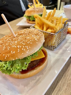 Vegan 🌱 cheese burger 🍔 with fries € 9,10 at Burgerme in Venlo