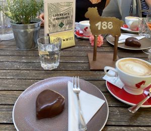 vegan Dessert auf nachfrage, Kaffee mit Pflanzenmilch at Lodenwirt in Obervintl