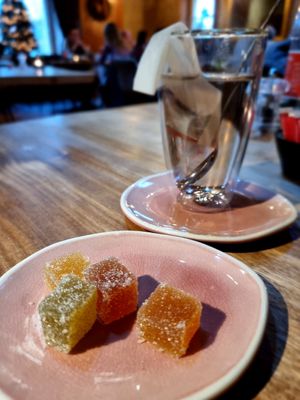 Tea with candy at Zwadderkotmolen in Oudenaarde