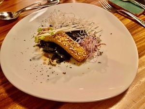 Teriyaki tofu met sesam
Zwarte tagliatelle
Sausje met Thaise toets at Zwadderkotmolen in Oudenaarde