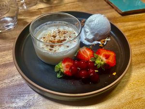 Vegan citruscrème - Sorbet van lychee met vegan yoghurt - Kokosespuma met pandan - Krokante filo at Zwadderkotmolen in Oudenaarde