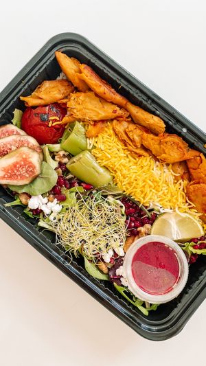 Vegan Bowl mit Himbeer-Dressing  at Shekamu in Nuremberg