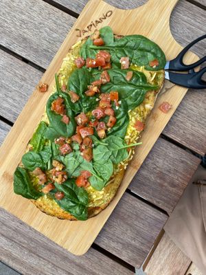 Vegan pinsa with spinach and pesto  at Vapiano - Kurze Mühren in Hamburg