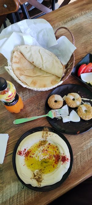 Hummus and heavenly falafel at Eşter in Gaziantep