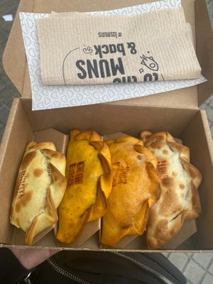 Pedi uma "Humita" e um "Cheeseburguer" at Las Muns - Poble Sec in Barcelona