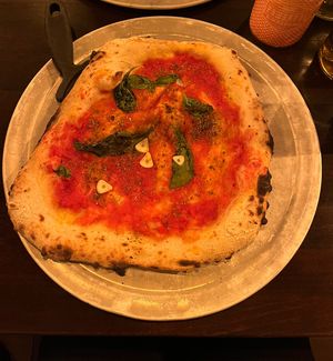 pizza marinara   at Studio Napoli in Augsburg
