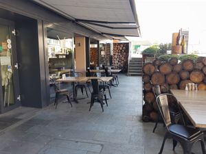 Outdoor seating at Meat's in Aarau