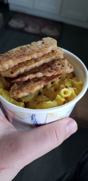 Mac and Cheese with tempeh bacon at Green Street Eatery in Levittown