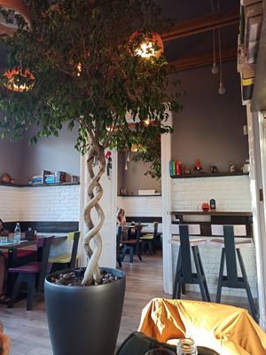 Interno del locale at Cafeneaua Nației in Ploiesti