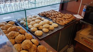 Çatal on the right. And other two options are sweet cookies. All vegan at Bakırköy Unlu Mamülleri in Istanbul