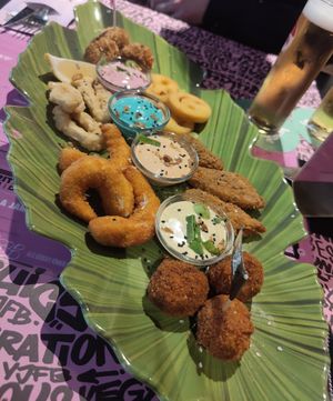 Platte mit allem möglichen at Vegan Junk Food Bar - Cologne in Cologne