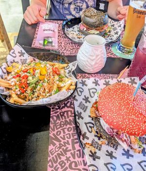 Burger und Pommes at Vegan Junk Food Bar - Cologne in Cologne