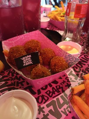 Crunchy classic betterballs at Vegan Junk Food Bar - Cologne in Cologne