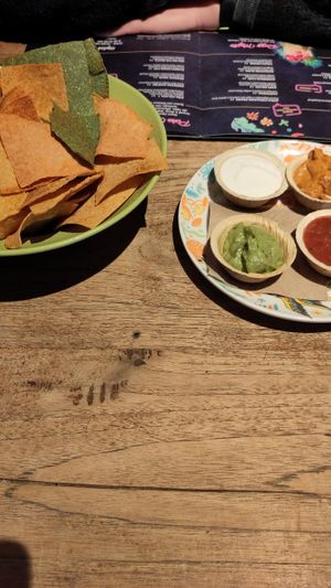 Chips Y Dips (only 2/4 dips vegan) at Enchilada in Bayreuth
