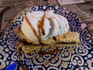 Great apple cake with Vanille ice cream  at Shangri-La in Merida