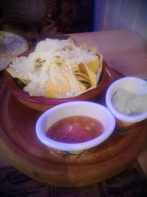 Nachos con queso (vegano) at Shangri-La in Merida
