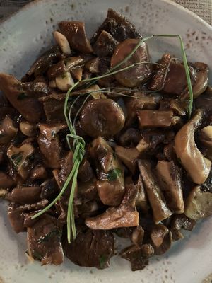 Wok de setas de temporada #Veganuary at Shangri-La in Merida