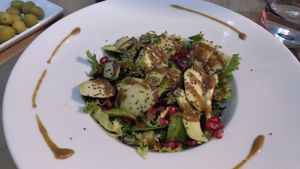 Ensalada vegana de aguacate y granada / vegan salad with avocado and pomergranate at Shangri-La in Merida