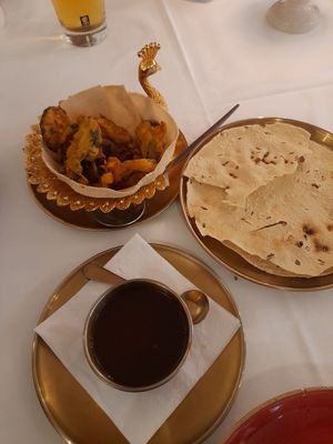 Pakora und Papadam als Vorspeise at Rama in Neufahrn Bei Freising