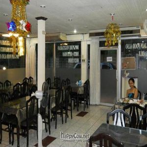 Saravana Staff with Archana (my wife) at Balaram Bhavan - Bangrak in Bangkok