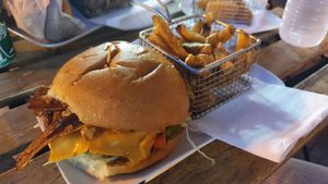 Vegan bacon & cheese burger at V&V House in Marseille