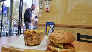 Vegan No Chicken Meal €9.50 at V&V House in Marseille