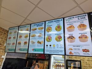 Vegan food on these five screens at V&V House in Marseille