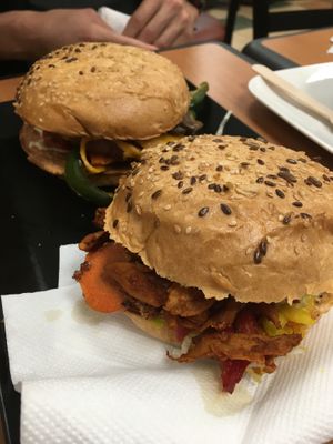 Effiloché cheese burger and champignon cheese burger  at V&V House in Marseille