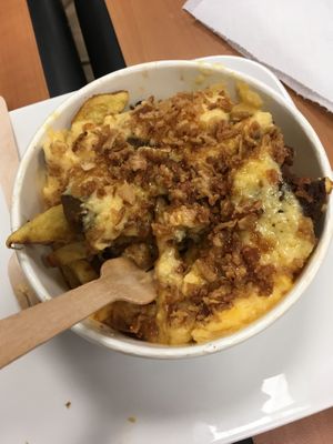 Fries with homemade « cheddar » and seitan  at V&V House in Marseille