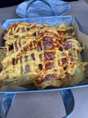 Fries with ‘cheddar’ and ‘bacon' at Treis Laloun -Τρεις Λαλούν in Athens