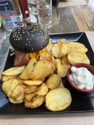 Beyond meat cheeseburger at Treis Laloun -Τρεις Λαλούν in Athens