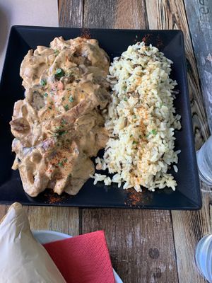 Creamy chick’n and mushroom at Treis Laloun -Τρεις Λαλούν in Athens